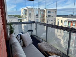 2ndhomes Cozy Central 2BR Apartment Sauna Balcony Parking - 3