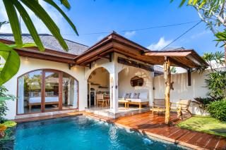 VILLA ATAO NYANYI BEACH - In front of entrance to NUANU - 0
