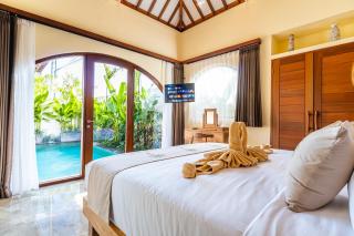 VILLA ATAO NYANYI BEACH - In front of entrance to NUANU - 5