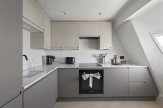 Beautiful Apartment on Pier Sea Views & Parking - 5