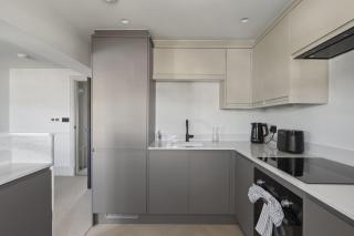 Beautiful Apartment on Pier Sea Views & Parking - 2