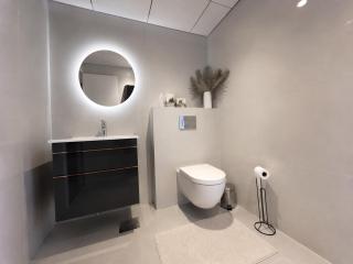 Skyview Luxury, Wide Monitor and Scenic Bath Window - 6