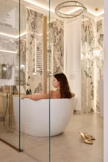 Jacuzzi Mirror Suite Granaria by Downtown Apartments - 1
