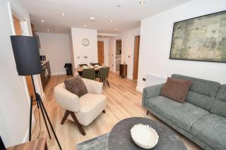 Bright 2 Bed Apartment in Central Leeds - Sleeps 4 - 8