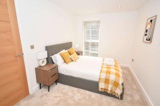 Bright 2 Bed Apartment in Central Leeds - Sleeps 4 - 7