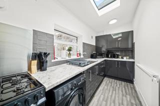 King Bed Apartment 5 Mins To Piece Hall, Lloyds And Trains - 8