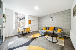 King Bed Apartment 5 Mins To Piece Hall, Lloyds And Trains - 5