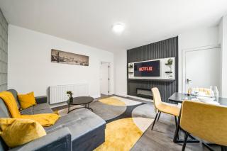 King Bed Apartment 5 Mins To Piece Hall, Lloyds And Trains - 2