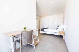 Oasis Sea View 3 Bedroom Apt by Homely - 9