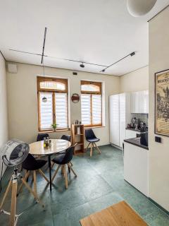 Oak Luxus City Suite - 4-8 Personen - Innenstadt - Parkplatz - 50kW DC - 5