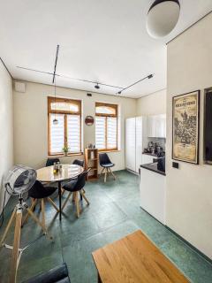 Oak Luxus City Suite - 4-8 Personen - Innenstadt - Parkplatz - 50kW DC - 2