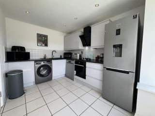 Spacious 4 bed home for Families & contractors. - 3