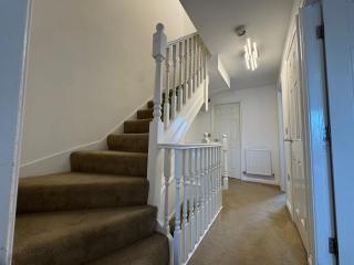 Spacious 4 bed home for Families & contractors. - 1
