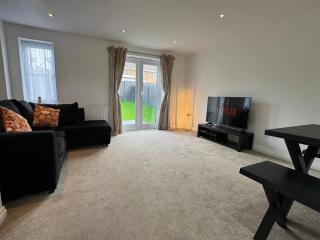 Spacious 4 bed home for Families & contractors. - 7