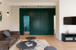 Modern 2BR with Sunny Balcony by HolyGuest - 8