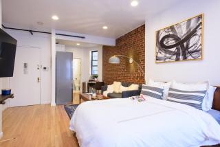 83-3W UES Central Park Newly Furnished XL Studio - 7