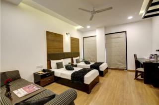 Hotel Haris Court Lajpat Nagar - 8