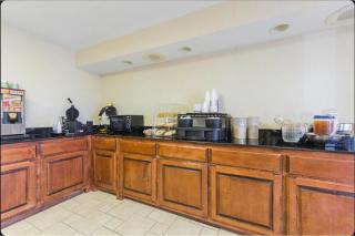 Eco Lodge Inn & Suites Bentonville near I 49 - 7