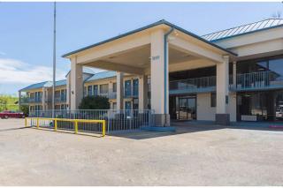 Eco Lodge Inn & Suites Bentonville near I 49 - 3