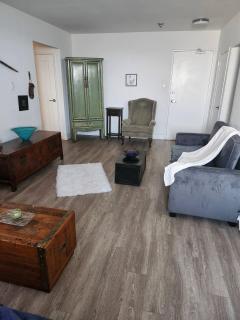 1 bd apartment sleeps 4- 20 mins from everything - 6