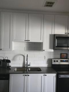 1 bd apartment sleeps 4- 20 mins from everything - 7