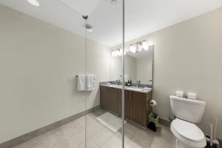 Stylish Studio in Downtown Doral - Resort Pool - 4