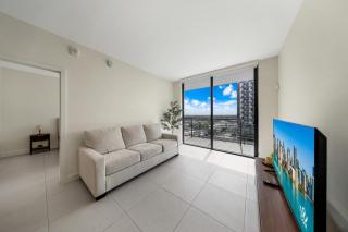 Stylish Studio in Downtown Doral - Resort Pool - 0