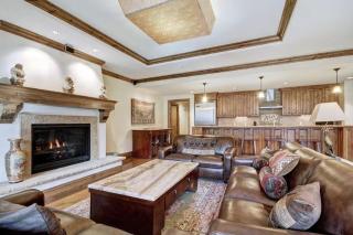 Platinum 3 Bedroom Vacation Rental In The Heart Of Vail That Includes Ski Valet, Ski Deck, Rooftop Pool, Panoramic Views - 7
