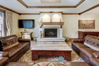 Platinum 3 Bedroom Vacation Rental In The Heart Of Vail That Includes Ski Valet, Ski Deck, Rooftop Pool, Panoramic Views - 6