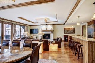 Platinum 3 Bedroom Vacation Rental In The Heart Of Vail That Includes Ski Valet, Ski Deck, Rooftop Pool, Panoramic Views - 9