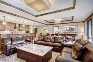Platinum 3 Bedroom Vacation Rental In The Heart Of Vail That Includes Ski Valet, Ski Deck, Rooftop Pool, Panoramic Views - 5
