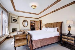 Platinum 3 Bedroom Vacation Rental In The Heart Of Vail That Includes Ski Valet, Ski Deck, Rooftop Pool, Panoramic Views - 1