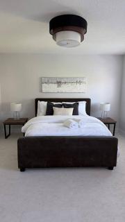 The Credit River House Lux 4BR Near Pearson - 4