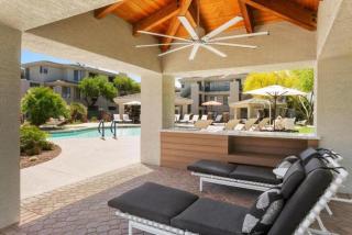 CozySuites at Kierland Commons - 1