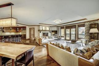 Platinum 4 Bedroom Vacation Rental In The Heart Of Vail That Includes Ski Valet, Ski Deck, Rooftop Pool, Panoramic Views - 9