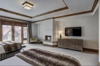 Platinum 4 Bedroom Vacation Rental In The Heart Of Vail That Includes Ski Valet, Ski Deck, Rooftop Pool, Panoramic Views - 3