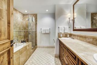 Platinum 4 Bedroom Vacation Rental In The Heart Of Vail That Includes Ski Valet, Ski Deck, Rooftop Pool, Panoramic Views - 2