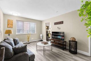 Travel Nurse 1BR 3 mi SSM SLU Pet Friendly Long Stays - 0
