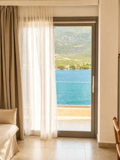 AQUA Trizonia Suites - 1