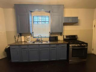 Modern Detroit 3BR Home | Sleeps 6 - 4