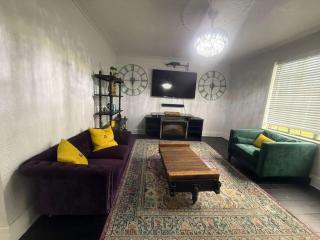 Modern Detroit 3BR Home | Sleeps 6 - 2