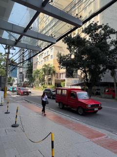 Cozy Suite near Cebu Business Park with City View Balcony, Pool, Netflix-Ready Smart TV - 9