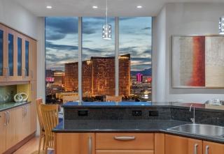 Luxury Penthouse with Spectacular Strip Views - 6