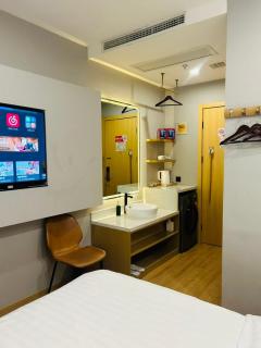 Shanghai Xinhui City Hotel ,Close to Changshou Road Metro & Jing'an Temple - 8