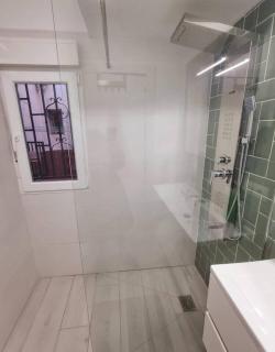 Bright 1-Bedroom with Ensuite in Puerta del Ángel - 3