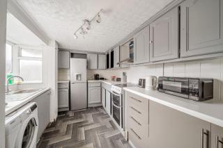 Cosy Hartlepool Home Sleeps 5 Pet Friendly WiFi - 2