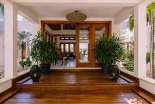 Luxe 5BR Villa with Pool and Palapa - 2
