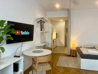 ADM Danube Vintage Residence - TV, Coffee - 1