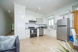 Oceanview 2BRCondo with Pool 5 Mins to Town Victorian - 5