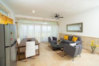 Oceanview 2BRCondo with Pool 5 Mins to Town Victorian - 2